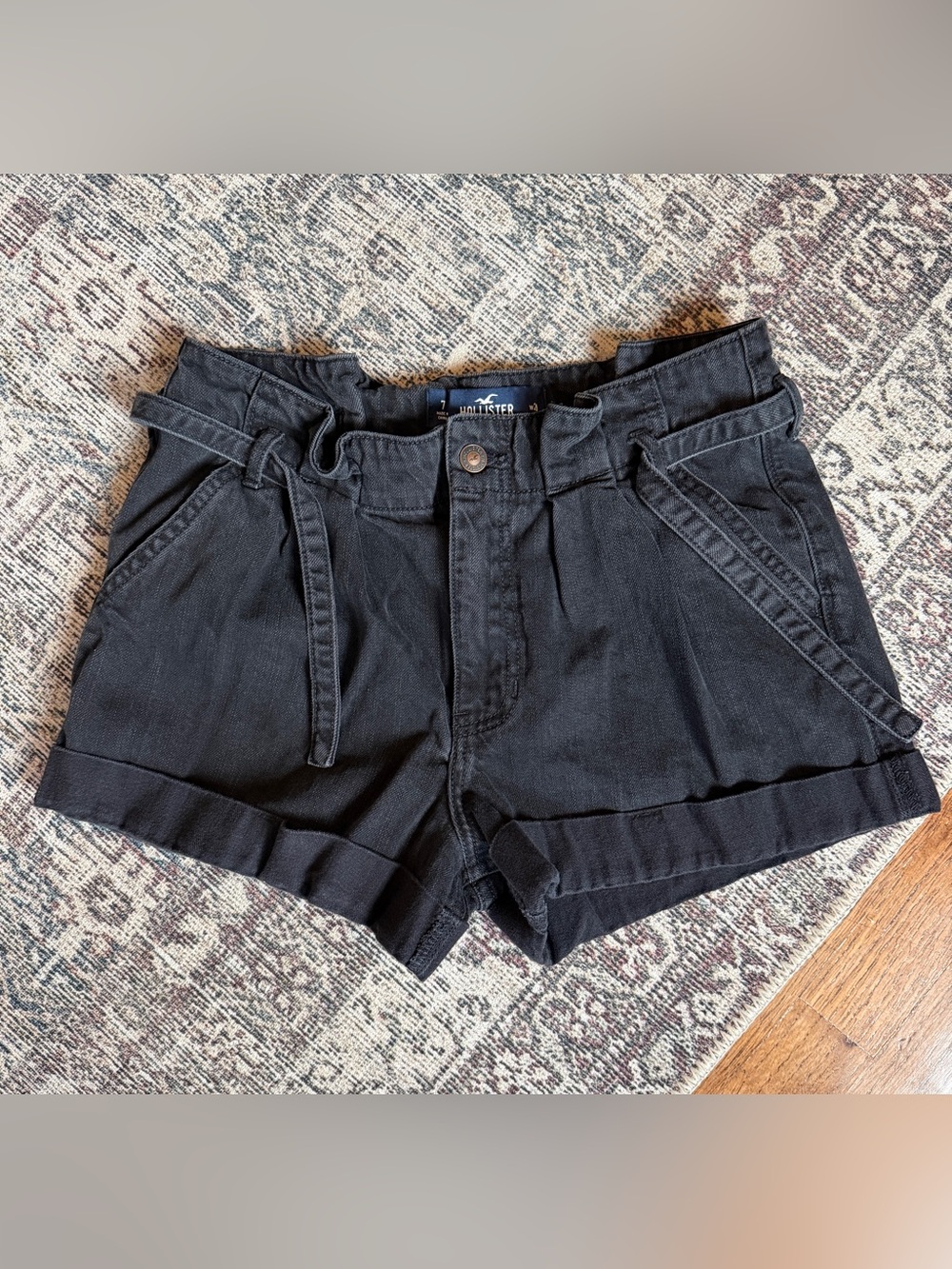 Hollister Black High Rise Mom Shorts 100% Cotton Belted Size 7 W28